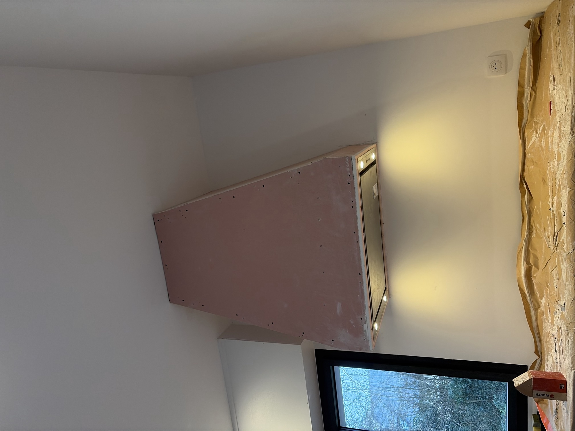 Hotte de cuisine trapézoïdale en placo sur mesure